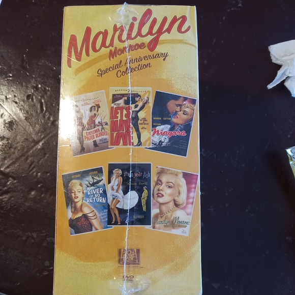 Marilyn Monroe Special Anniversary Collection 6 Movie DVD Set NIB - Picture 3 of 6